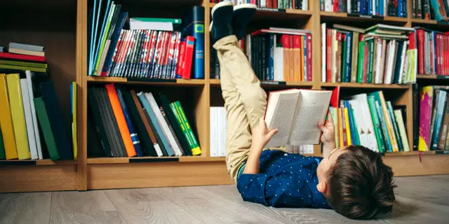 چرا باید عادت کتابخوانی را در خود تقویت کنیم؟