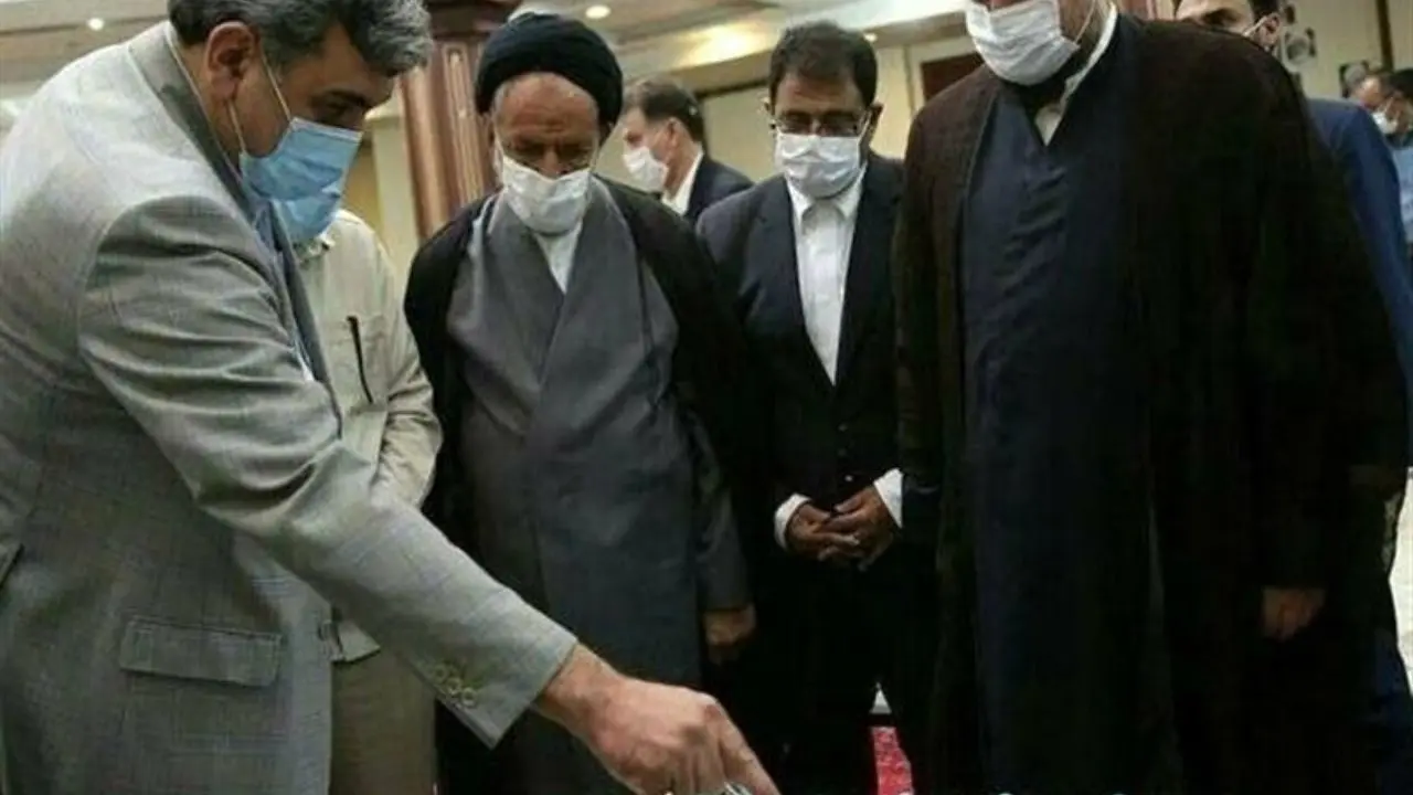 شهردار نباید کیک جشن بهشت زهرا را می‌برید