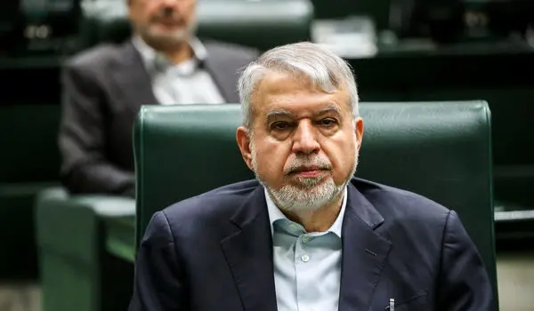 انتقاد یک مستندساز به تعلل در بازگرداندن هنرمندان خارج از کشور؛ وزیر ارشاد تکلیف را روشن کند